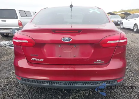 2016 Ford Focus Se z USA, uszkodzony, nr VIN 1FADP3F27GL379763